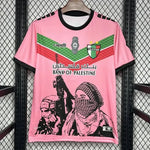 Maillot FC Palestino Rose – Bandes Rouge Vert & Motif Révolution - Vue 4