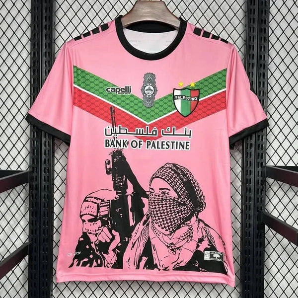 Maillot FC Palestino Rose – Bandes Rouge Vert & Motif Révolution