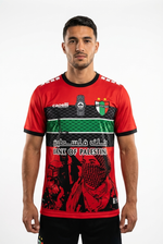 Maillot FC Palestino Rouge – Bandes Noir Vert & Motif Révolution - mannequin_face - Vue 1