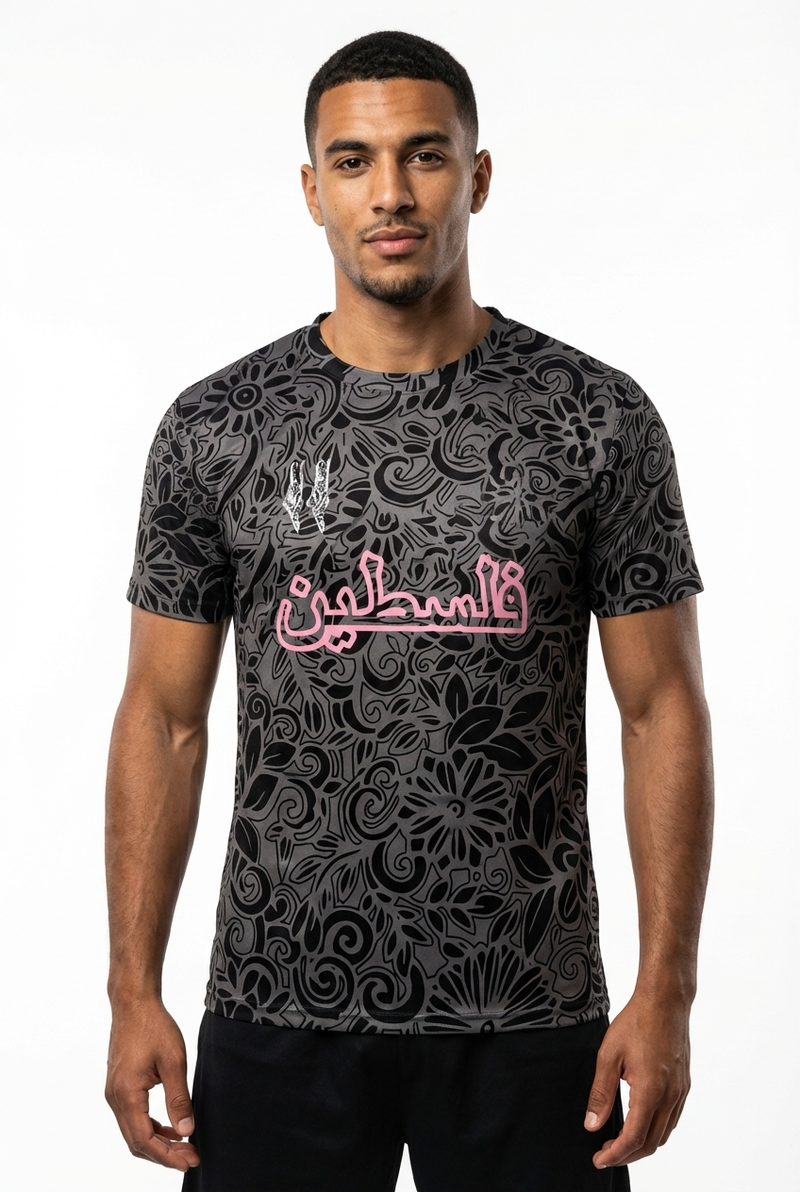 Maillot Palestine Noir et Rose - mannequin_face - Maillot Palestine Officiel